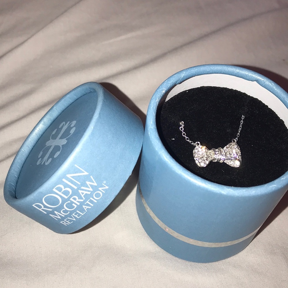 Robin McGraw Swarovski Crystal necklace